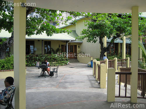 Doctors Cave Beach Hotel 10